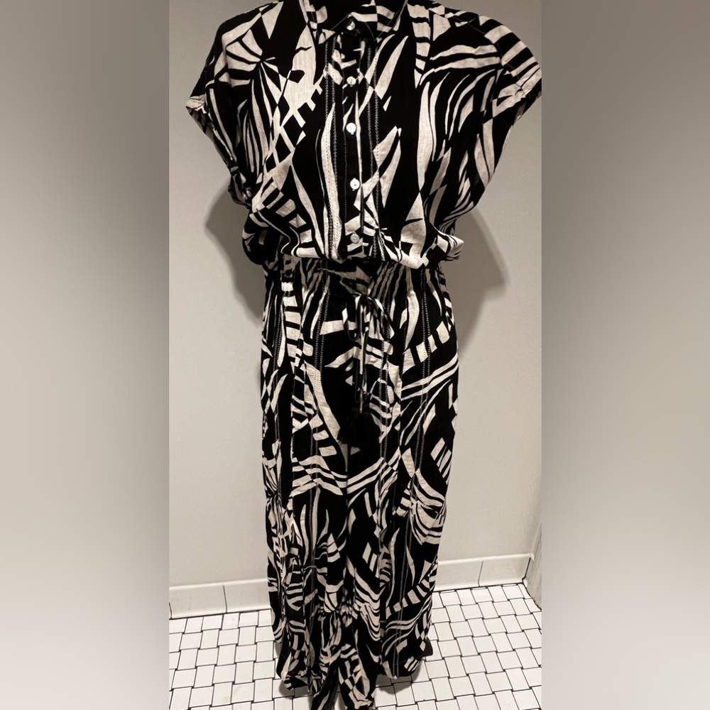 Tahari Women’s Large Black and white 2 Piece Summer Set